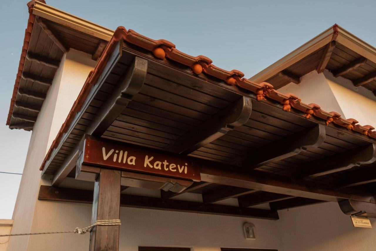 Katevi Luxury Seafront Villa 이에리소스 외부 사진